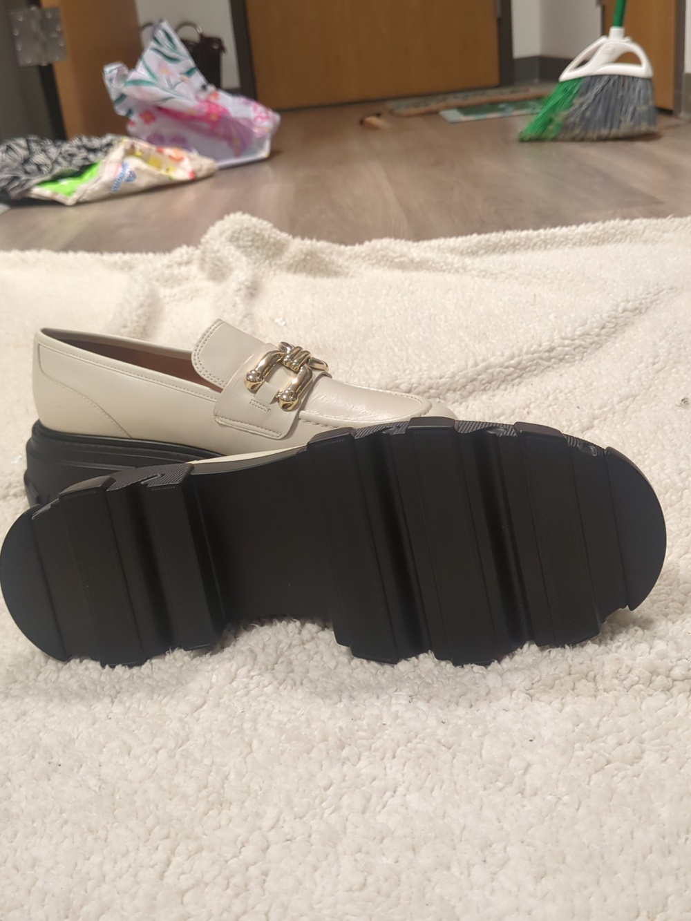 Lisa & Vicky Decide-V Loafer Moccasin Women’s Size 9 NWOT Winter White Gold - Picture 10 of 14